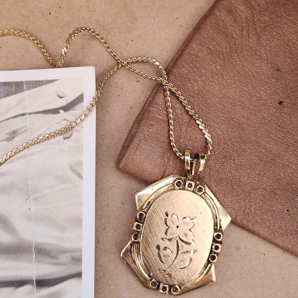 Vintage Victorian Style Floral Etched Pendant on Gold Tone Chain - Picture 1 of 12